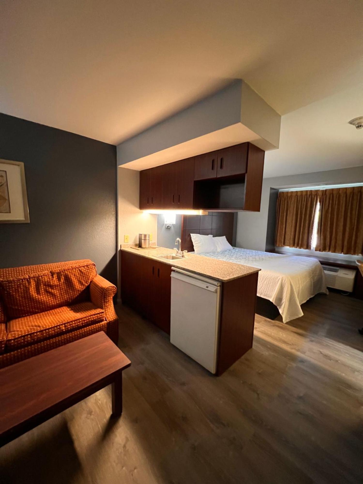 Blisspoint Inn & Suites, Northwood Zewnętrze zdjęcie